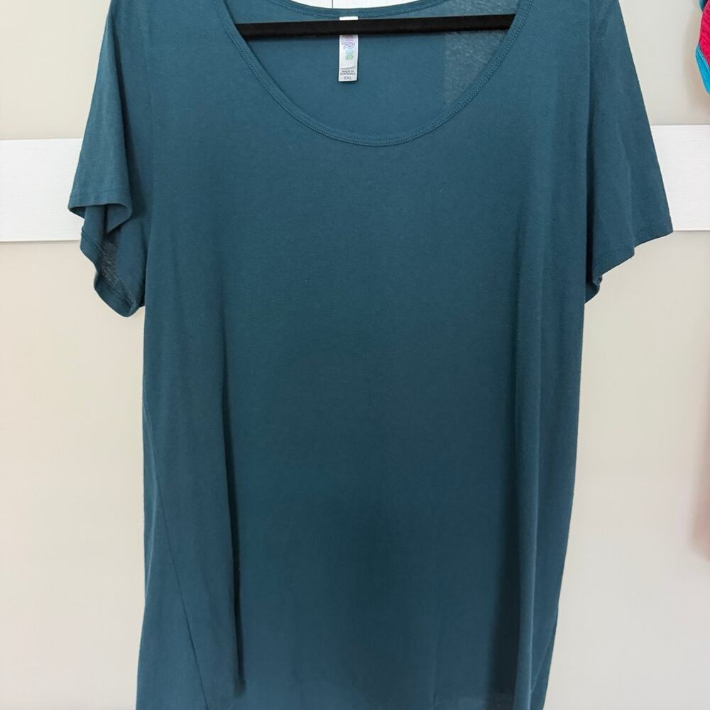 LuLaRoe Classic T 2XL Teal Blue Green Solid Short Sleeve Scoop Neck Top